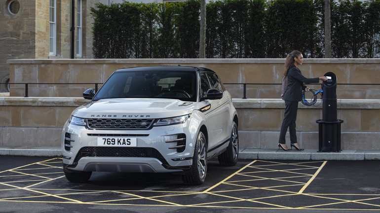 Με τρικύλινδρο 1.500άρη κινητήρα τα υβριδικά Evoque και Discovery